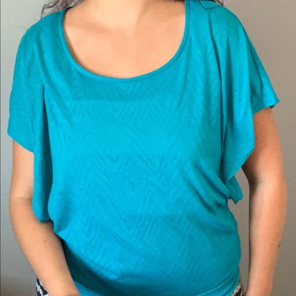 Turquaze flare sleeve T-shirt - Picture 3 of 3